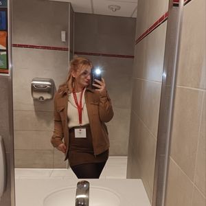 Meet your Posher, Caitlyn mae